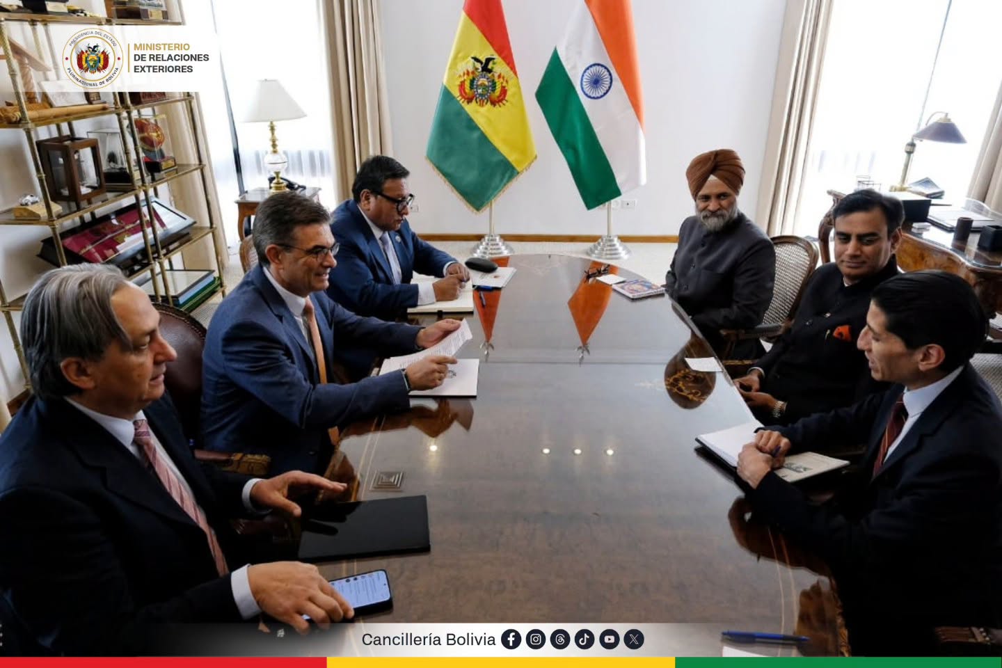 Autoridades de los gobiernos de Bolivia e India se reunieron. Foto: Cancillería de Bolivia.