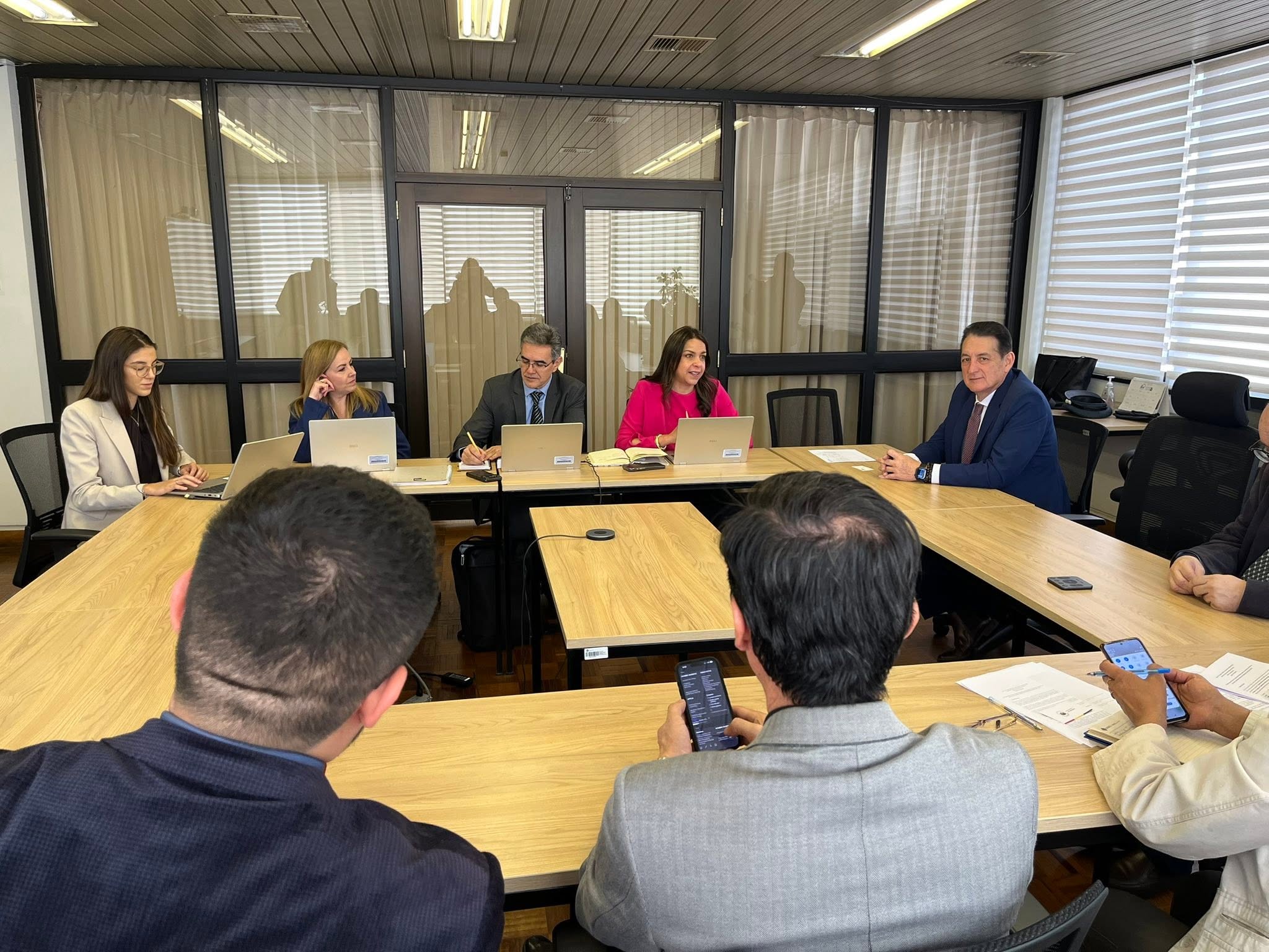 Reunión con representantes del BID. Foto: Defensa Civil