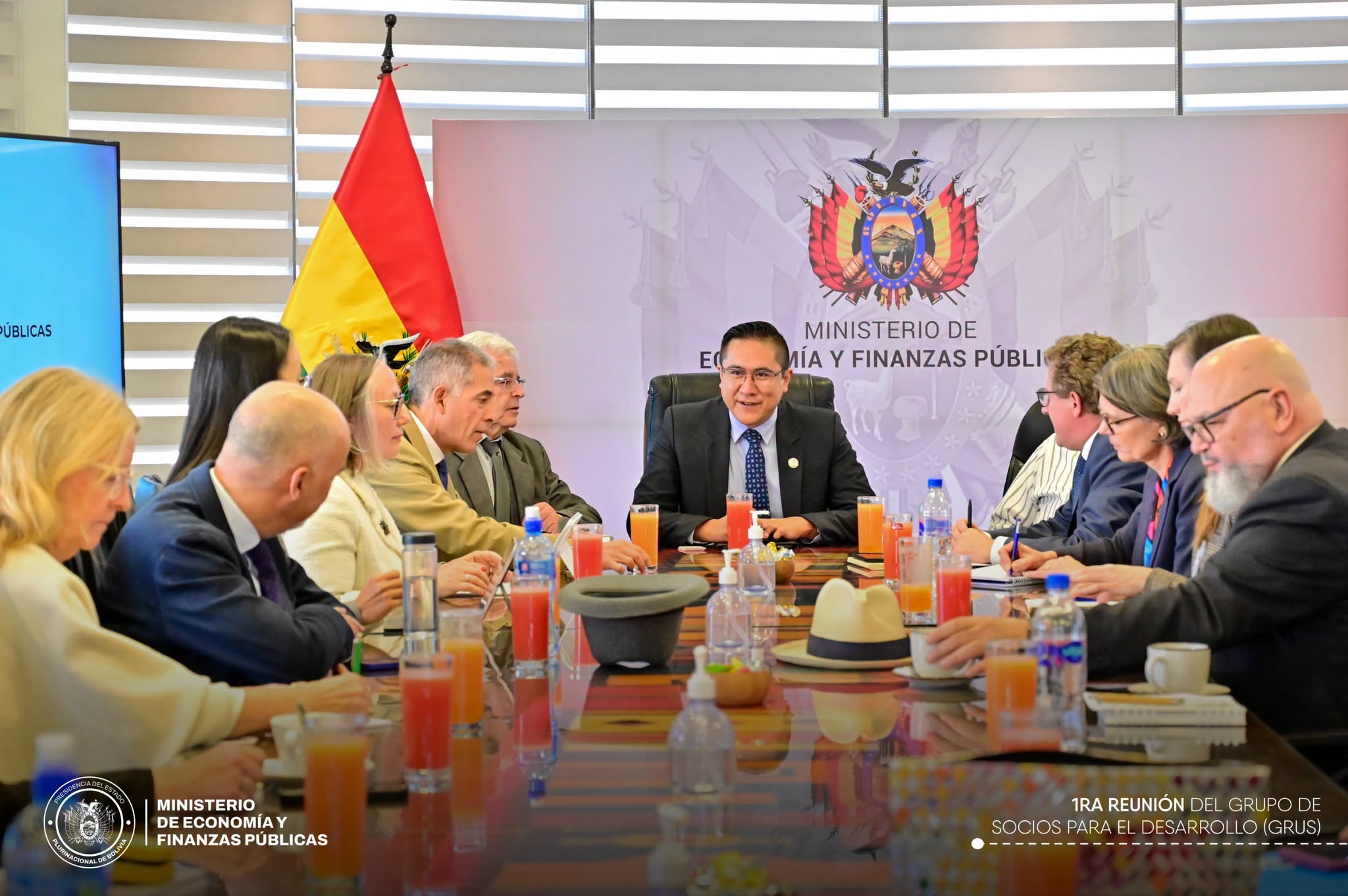 El Gobierno y el GruS se reunieron. Foto: MEFP.