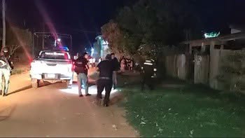 La Policía verifica la existencia de cámaras de seguridad en los alrededores.