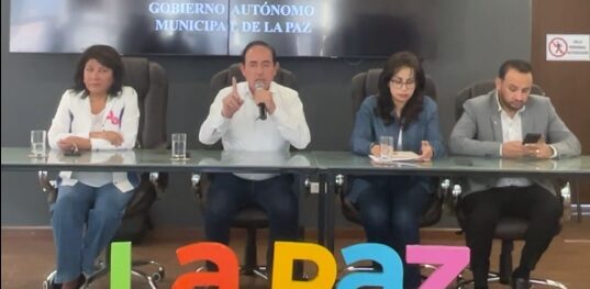 El alcalde Cesar Dockweiler junto concejales de Innovación Humana.
