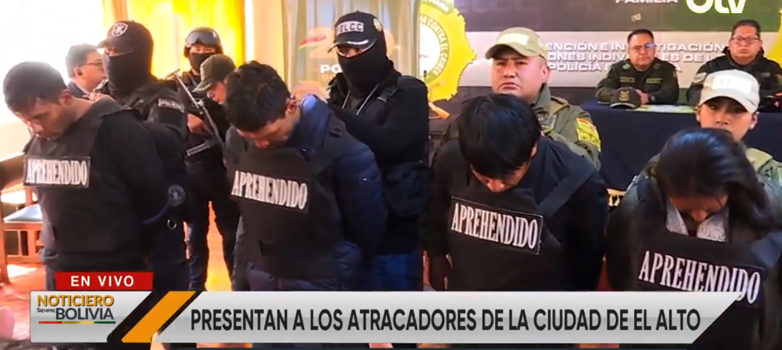 Aprehendidos tras atraco a un domicilio en El Alto este jueves. Foto: Captura Bolivia Tv.