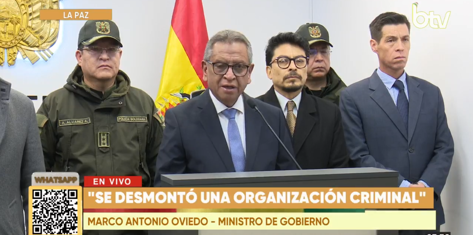 Conferencia de prensa brindada por el ministro de Gobierno, Marco Antonio Oviedo. Foto: Captura Bolivia Tv.