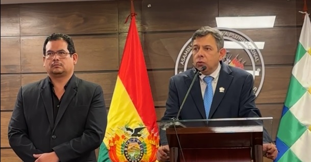 Los presidentes de las cámaras de Diputados y Senadores, Roberto Castro y Diego Ávila.