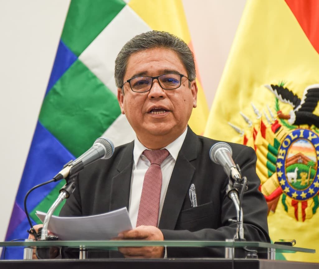 El vocero presidencial, José Luis Gálvez, acusó a Luis Montaño Morales de usurpar funciones.