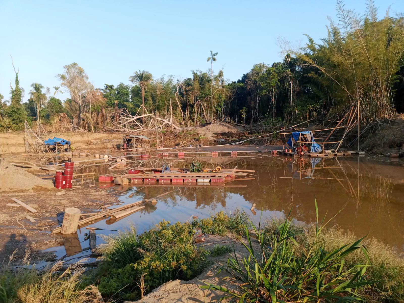 Operativo contra la minería ilegal en la comunidad Conquista, ubicada en el municipio de Puerto Rico en Pando. Fotos: MPSMAyA.