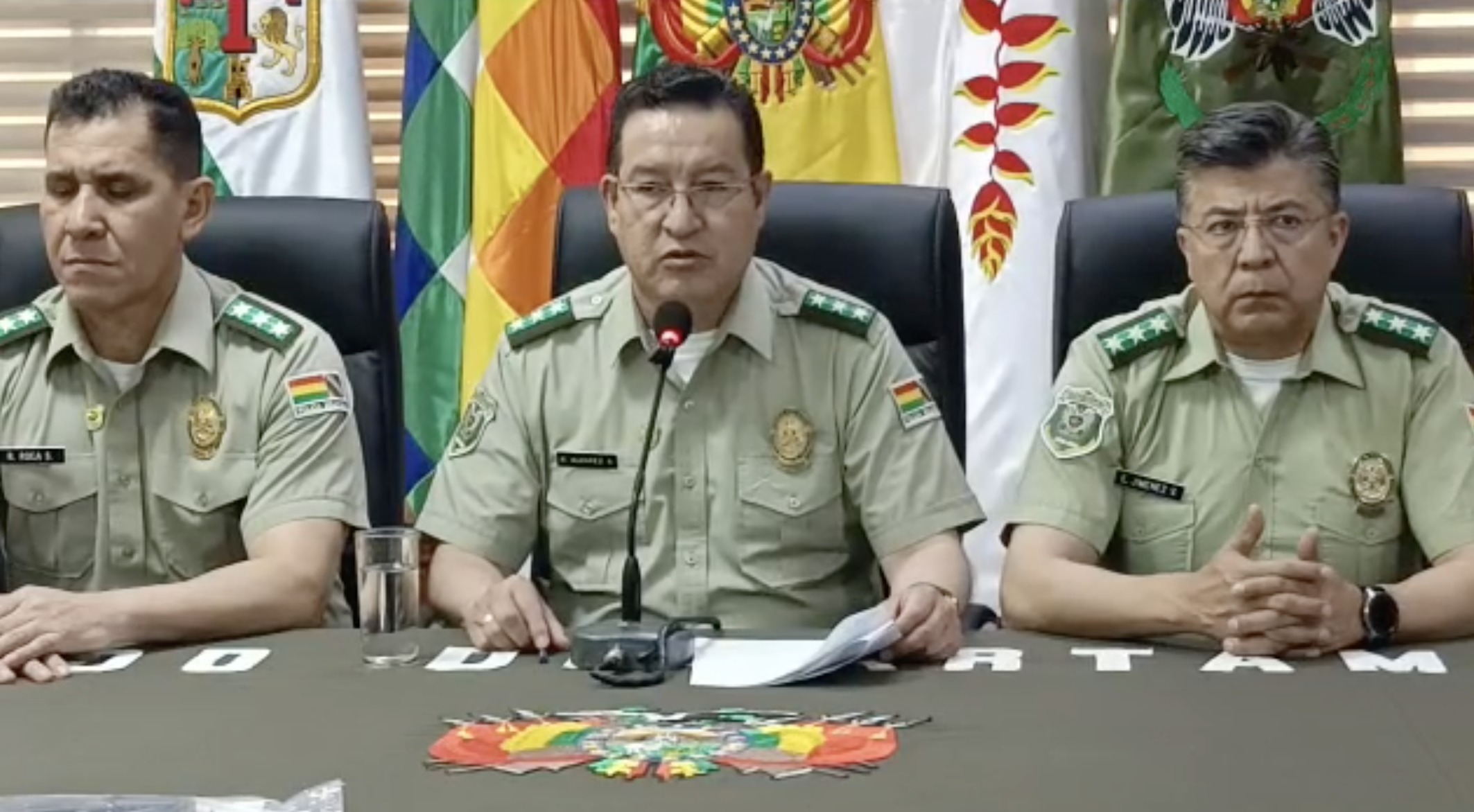 Conferencia de prensa brindada por el Comandate General de Policía este sábado en Santa Cruz. Foto: Captura Policía Boliviana.