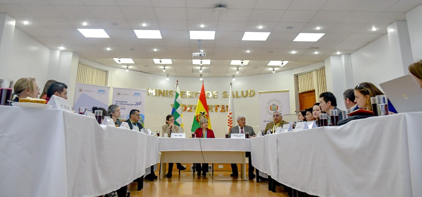 En encuentro se llevó a cabo en el Ministerio de Salud y Deportes.