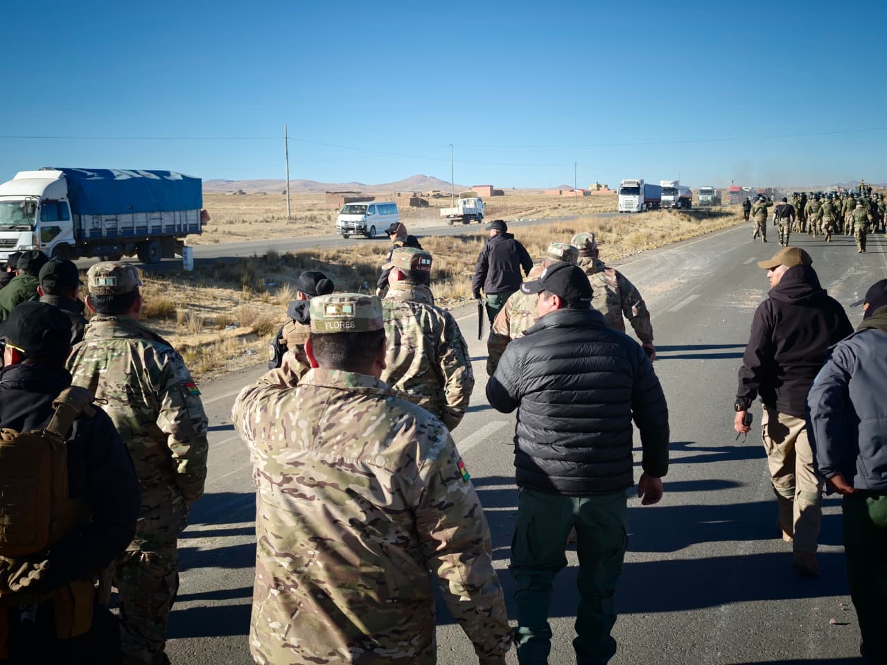 Militares y Policías desbloquean carreteras de manera pacífica, tras 53 días de bloqueo. (Foto: Archivo)