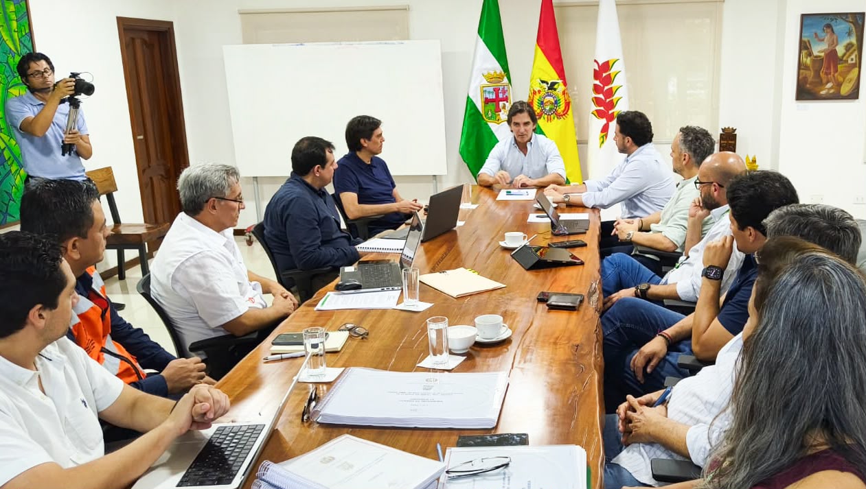 Reunión entre el Gobierno y la Alcaldía de Santa Cruz de la Sierra. Foto: MOP